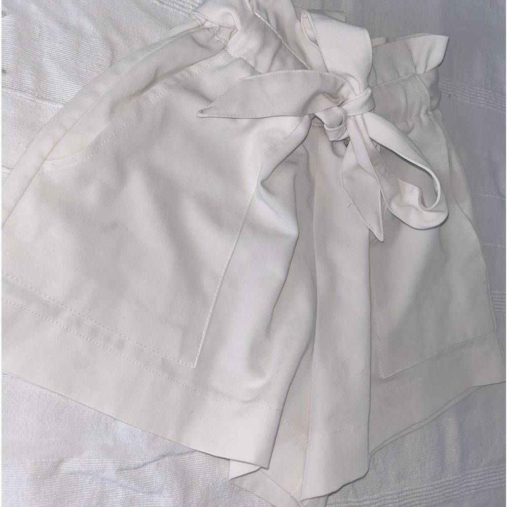 Lovalot - white tailored shorts - size 6 - Picture 4 of 6